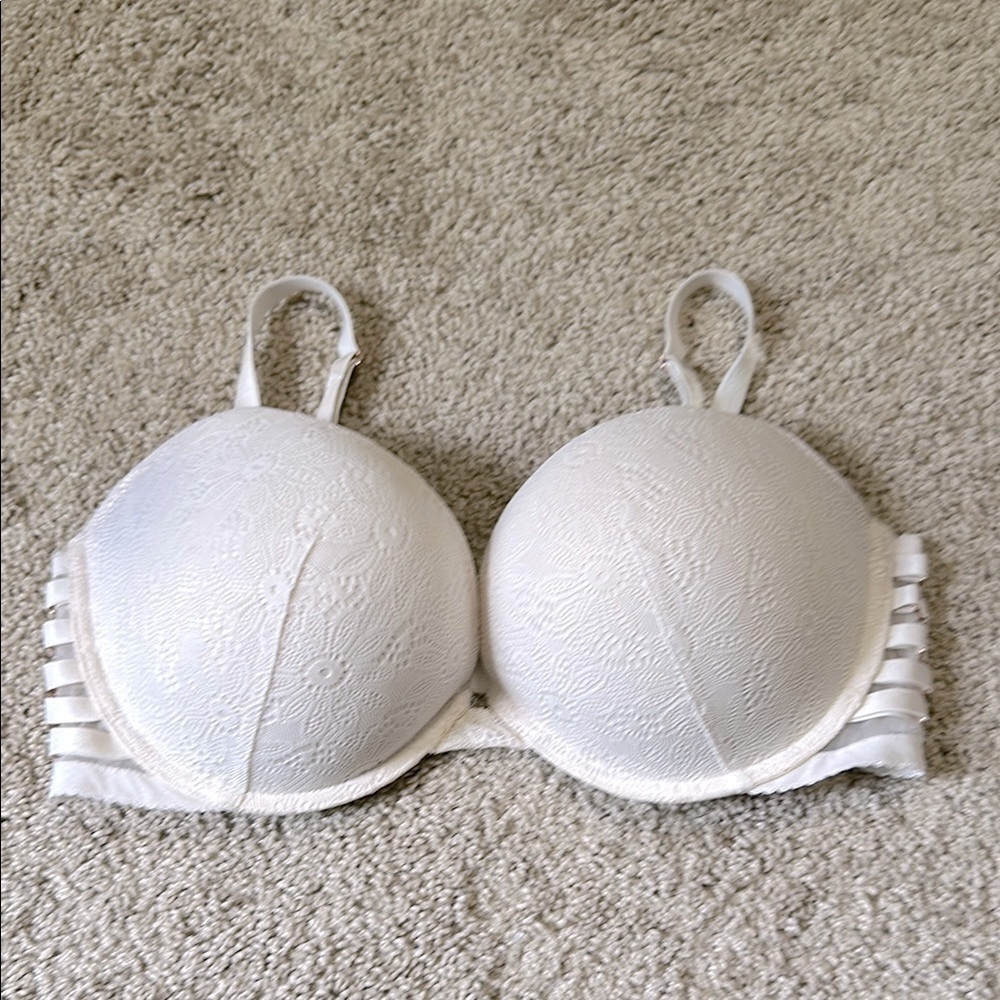 Victoria Secret Very Sexy Cream Color Bra Strappy 34DD